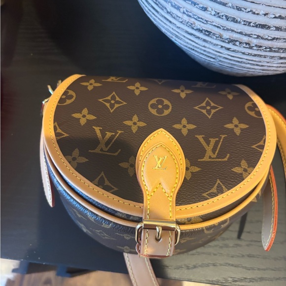 Authentic Louis Vuitton Monogram Tambourin NM Crossbody Bag - Picture 13 of 14